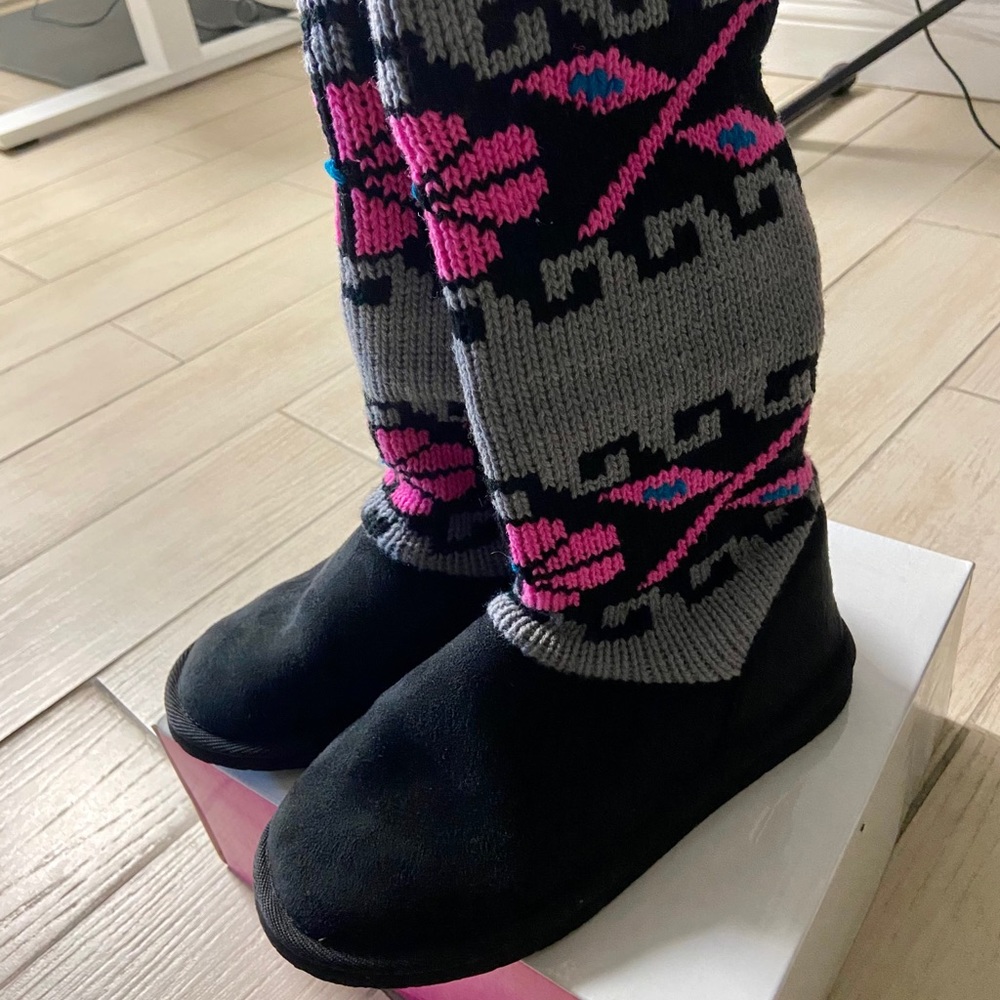 Sugar Brand Women’s Sweater Boots Size 8
